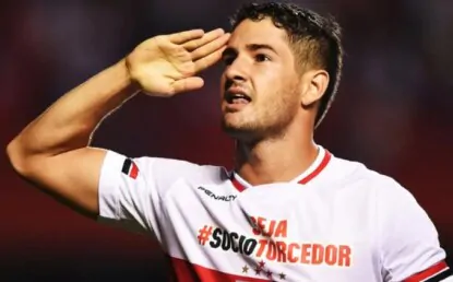 Torcida organizada do São Paulo cobra diretoria por contratações e reintegração de Pedrinho