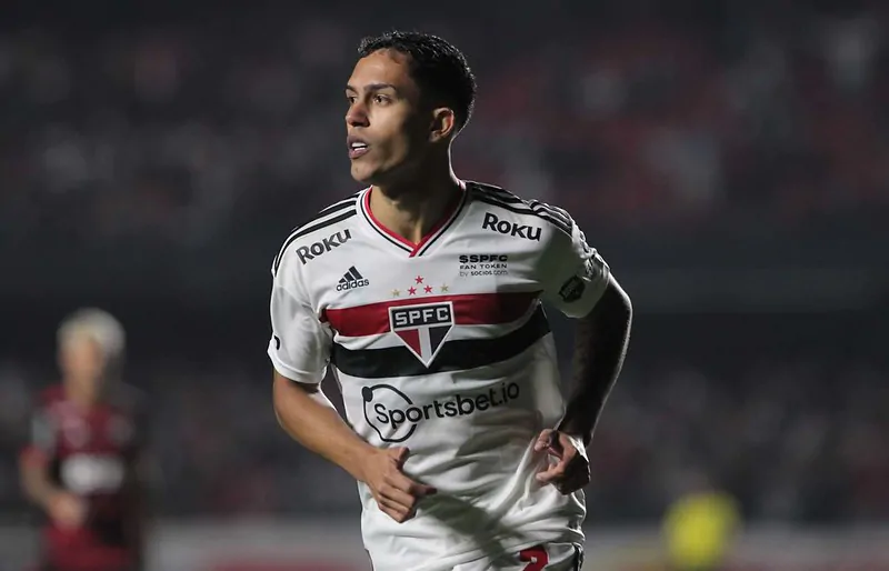Igor Vinícius em ação contra o Flamengo em 2022
