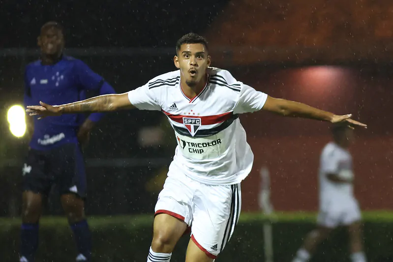 Talles Wander faz contra o Cruzeiro pelo Brasileiro Sub-20