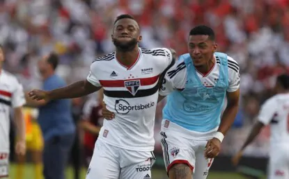 São Paulo vira sobre o Botafogo e mantém a melhor campanha do grupo B