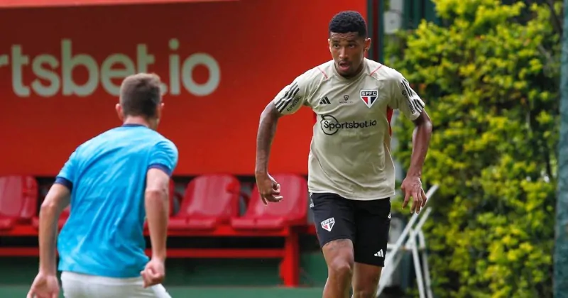 Marcos Paulo, do São Paulo, participa de jogo-treino