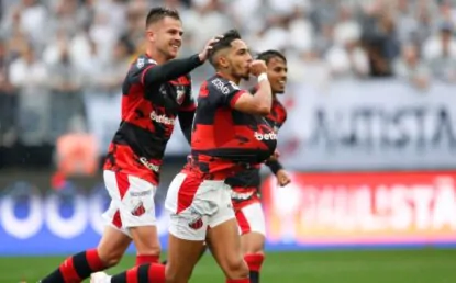 Como joga Raí Ramos? Alvo do São Paulo finaliza muito e apoia ataque