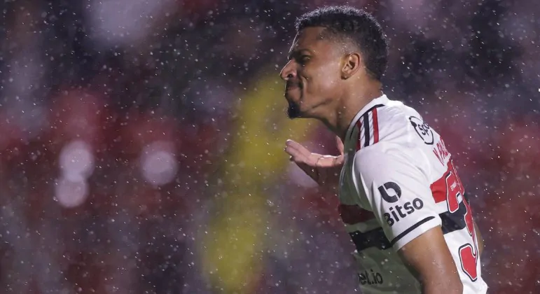 Marcos Paulo comemora gol contra o Puero Cabello em jogo da Sul-Americana