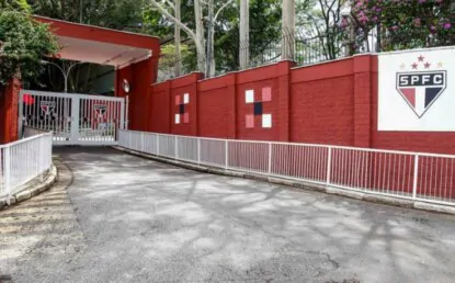 São Paulo recebe organizada no CT antes de estreia na Sul-Americana; veja os bastidores