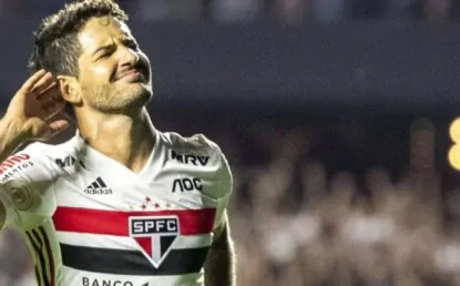 Comentarista crava Pato como titular do São Paulo: “Dura mais cinco ou seis anos”