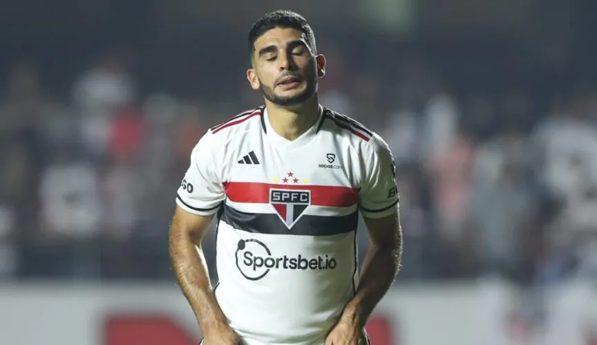 Michel Araújo foi suspenso e irá desfalcar o São Paulo na próxima rodada.