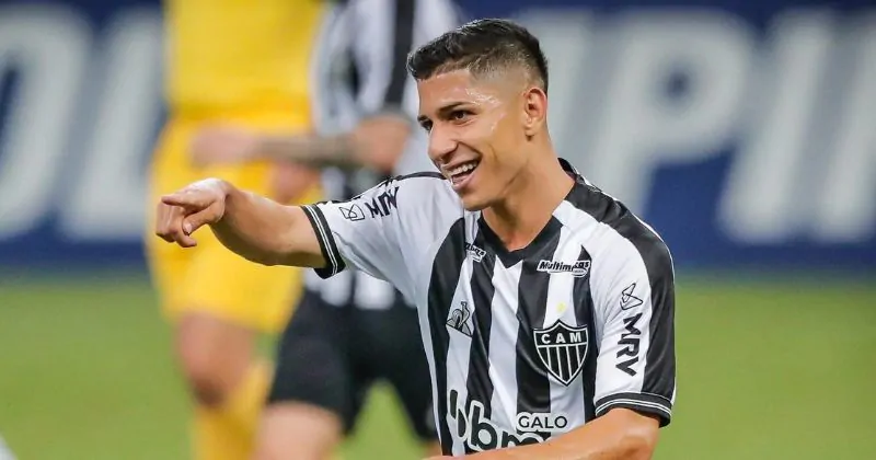 Savarino durante partida do Atlético