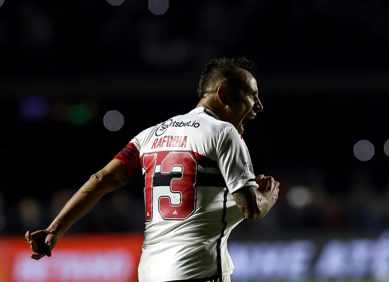 Copa do Brasil  Com gol de Rafinha, São Paulo vence o Palmeiras no jogo de  ida - Agora MT