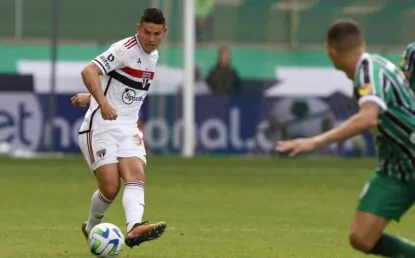 Com um a mais, São Paulo perde para o lanterna do Brasileirão