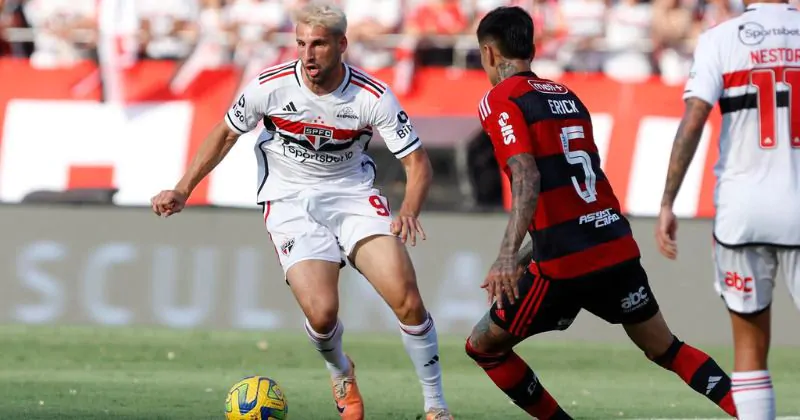 Calleri comemora título do São Paulo sobre o Flamengo na Copa do Brasil