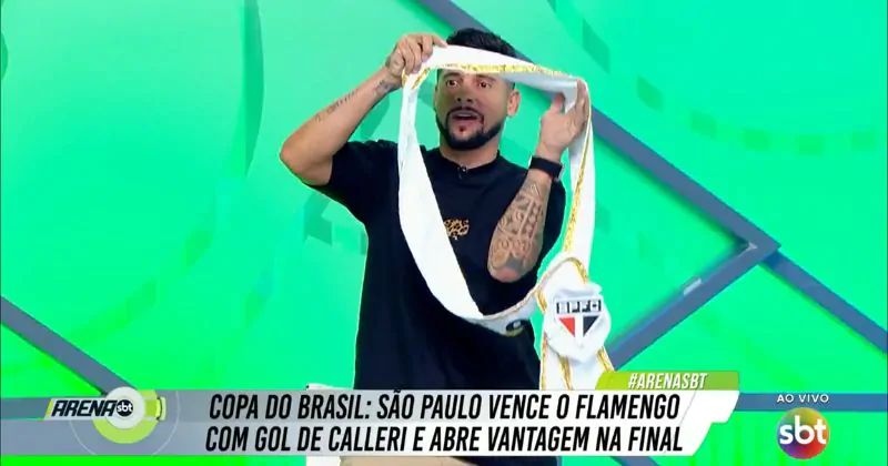 Cicinho manda recado para Sampaoli e pega faixa de campeão do São Paulo na Copa do Brasil
