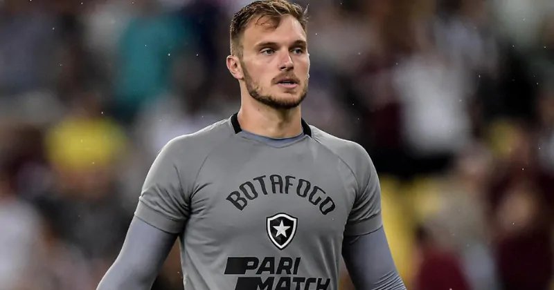 Lucas Perri, ex-São Paulo, está em alta no Botafogo