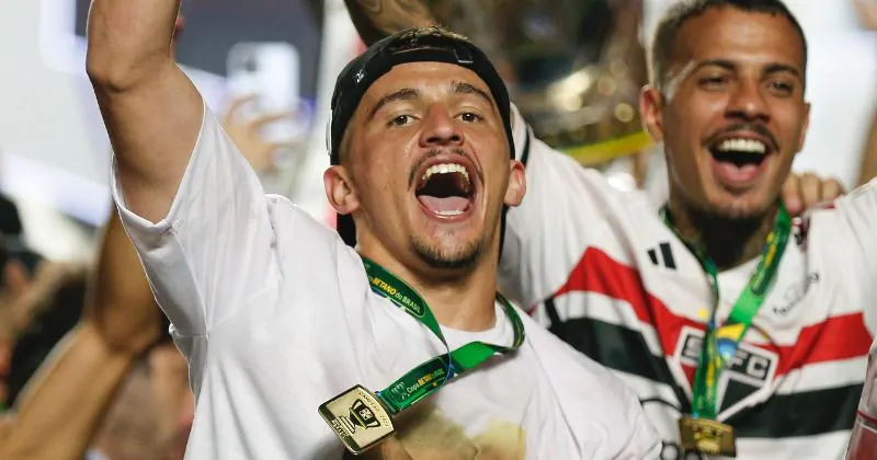 Pablo Maia, do São Paulo, comemora título da Copa do Brasil sobre o Flamengo