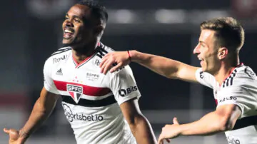 O meia Nikão marcou o gol da vitória do São Paulo diante do Ceará