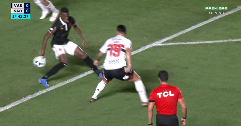 Chefe de arbitragem da CBF vê erro em pênalti a favor do São Paulo contra o Vasco