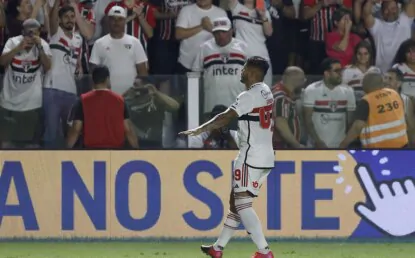 Na Vila Belmiro, São Paulo vence o Red Bull Bragantino pelo Brasileiro