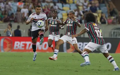 Em jogo de troca de faixas, São Paulo é derrotado pelo Fluminense no Brasileirão