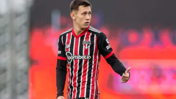 Lateral chegou ao clube em 2014 e é visto como uma das maiores promessas de Cotia
