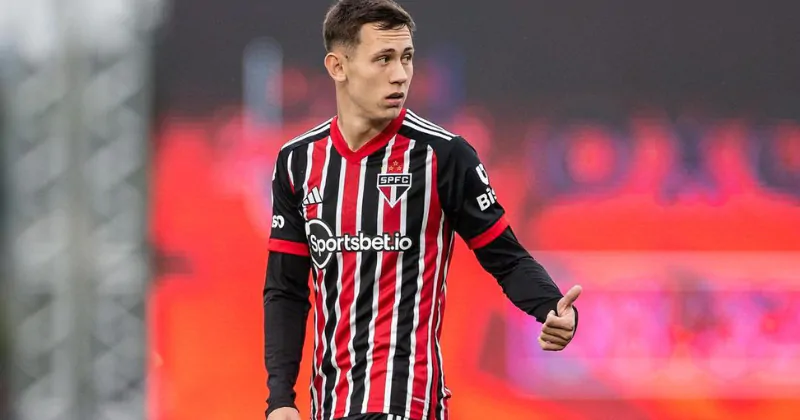 Lateral chegou ao clube em 2014 e é visto como uma das maiores promessas de Cotia