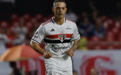 Josué explica o que rolou na briga com Seedorf no jogo das lendas