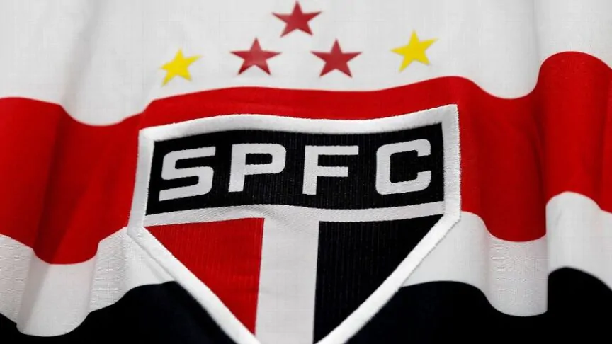 Camisa do São Paulo, produzida pela marca de material esportivo alemã Adidas