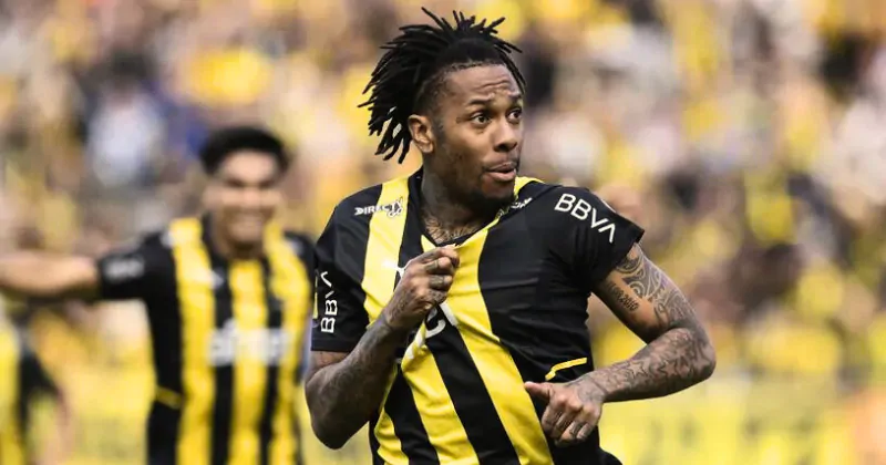 Abel Hernández em ação pelo Peñarol,