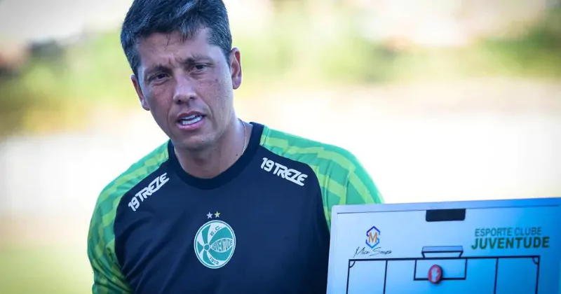 Thiago Carpini, técnico do Juventude