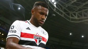 Luan entra em campo para jogo do São Paulo em 2023