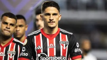 Pablo Maia jogador do Sao Paulo durante partida contra o Santos no estadio Vila Belmiro pelo campeonato Brasileiro A 2023