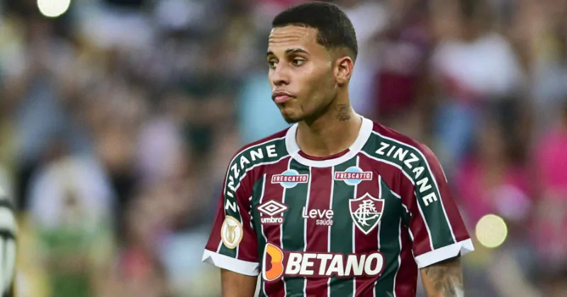 Alexsander, lateral que foi afastado do Fluminense.