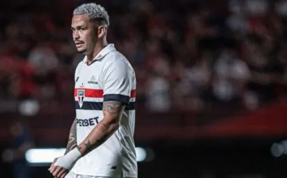 ‘O cara ficou 3 minutos caído e o juiz deu 1’: Luciano fica na bronca com arbitragem