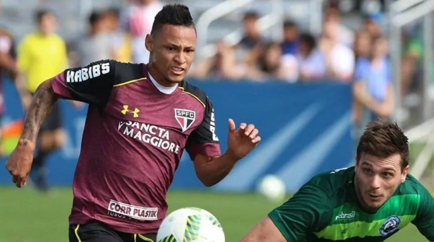 Neilton revelou que o sistema tático do São Paulo o prejudicou em sua passagem pelo Tricolor Paulista