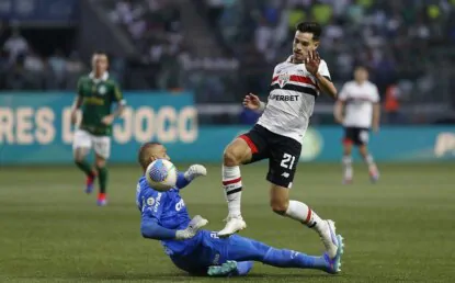 São Paulo leva gol no último minuto e perde o clássico