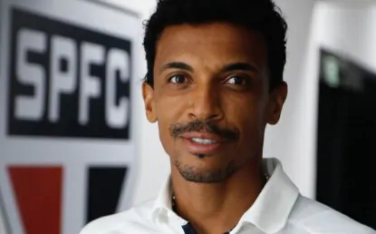 Luiz Gustavo avalia se estende carreira; São Paulo aguarda