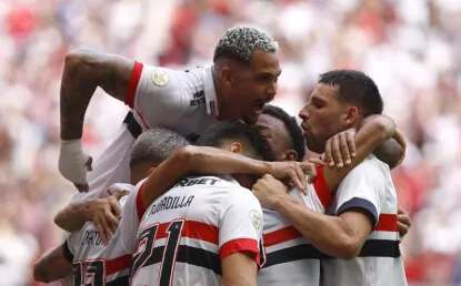 São Paulo vence o Corinthians e entra no G4 do Brasileirão