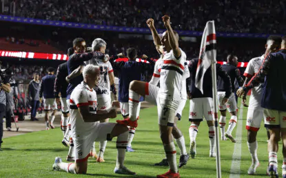 São Paulo vence a equipe do Athletico-PR e segue na busca do G4 do Brasileirão