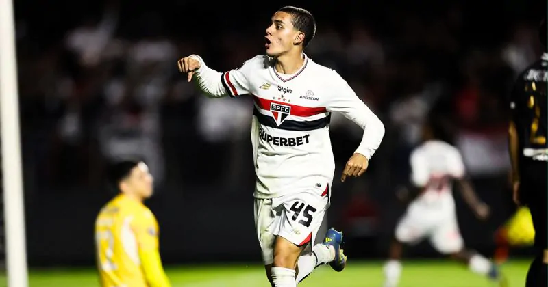 Do gol histórico na Libertadores ao contrato curto: quem é Lucca, a nova joia do São Paulo