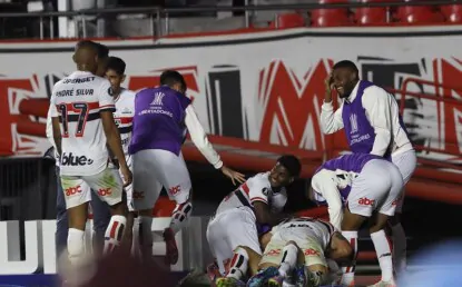 São Paulo empata no final e avança para as oitavas de final da Libertadores