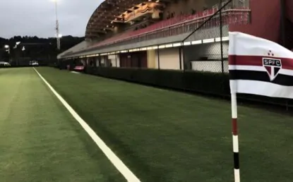 Torcida indignada! Jogador da base do São Paulo curte post comemorando vitória de rival